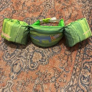 Stearns puddle jumper. Kids Pool floatie